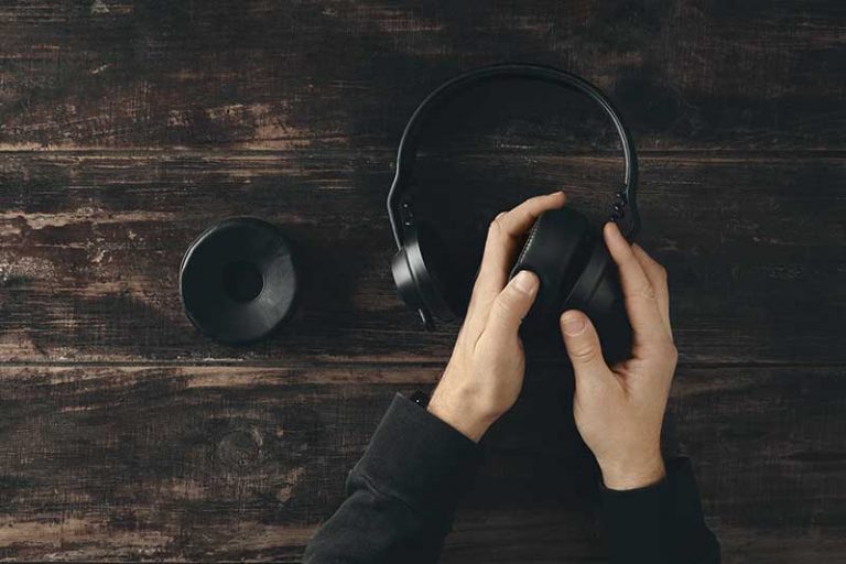 9 Best Wireless Headsets with Mics for Gaming, Zoom, Streaming & More!